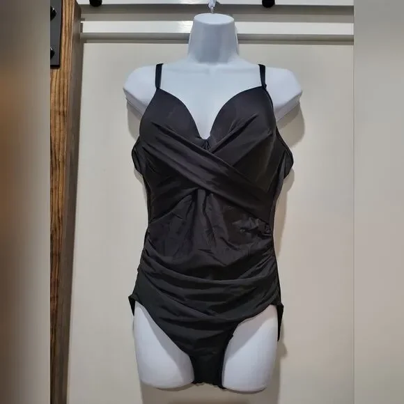 Miraclesuit Rock Solid Captivate One Piece Swimsuit NWOT size 14 Black - Picture 3 of 5